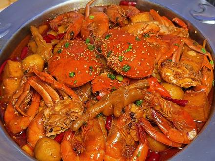 瑞鼎城爱琴海终于开了一家好吃实惠的品质肉蟹煲了!#肉蟹煲 #云南美食 #昆明美食 #寻味烟火气 #肉蟹煲的正确吃法