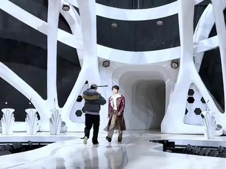 第一次参加《非诚勿扰》,请大家多多给我爆灯
#张峻豪