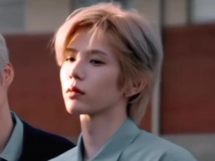 满分潮男!这个将太郎是生下来就会穿搭吧?
为什么简单的衣服在他身上就那么有时髦感?想摆脱平庸、穿出松弛有趣的个人风格?这个霓虹潮男的衣橱或许能给你答案。
#将太郎 #riize #潮男穿搭 #日系穿搭 #拉椅子