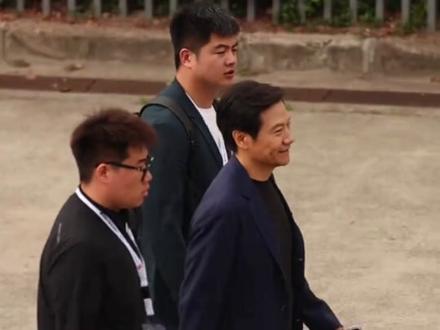 小米发布会最炸一幕!雷军公开承认输了 视雷军当众晒出“八败两胜”,直面差距,一句话瞬间让全网破防:"输给全球销冠不丢人,只要我们永不放弃,就一定会有赢的那一天!
#小米 #特斯拉 #YU7GT #小米YU7 #ModelY