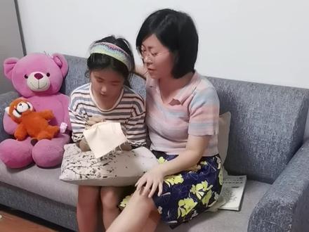 一起做刺绣啊!聪明的宝宝一学就会!
小号@静雯爱舞蹈 #记录母女相伴的点滴