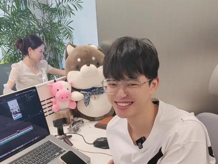 监督老板工作的第26天,发现我司男人们的择偶标准真是在做梦啊~#办公室 #职场 #金融 #择偶标准 #恋爱