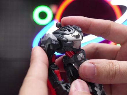 太骚爽了!手掌大小的国模机器人,居然还能这样! 挑战解锁擎天柱配色!开箱重涂 森宝积木x和模线 积木人
#我的玩具分享 #和模线 #森宝积木人 #抖音ACG新春会 #国模