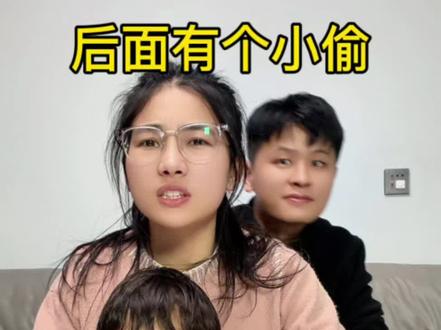 难怪抓不住小偷,原来左右不分#抽象日常 #他们说我后面有个小偷 #萌娃搞笑日常 #抽象艺术