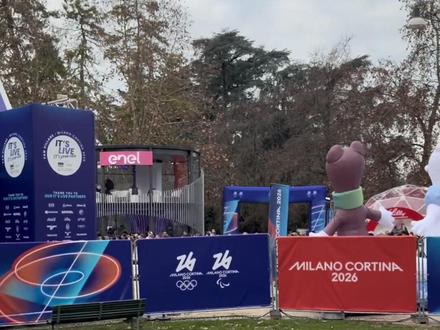 米兰城市随处可见的冬奥景观竟然是…
哈哈你们看到最后就知道答案啦~
#现场直击 #米兰 #冬奥会 #公园 #电视台