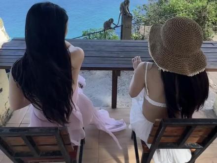 印尼爪哇岛和巴厘岛的玩法 第一天落地印尼爪哇岛。
第二天去德贾瓦坦森林。
第三天乘船前往吉利群岛,乘坐马车还有浮潜。
第五天,前往乌鲁瓦图,滑翔伞。
第六天,在帕达尔岛看三色海湾,在粉红沙滩满足少女心,去看现存至今的恐龙,科莫多巨蜥,黄昏时见证一场史诗级的日落,万蝙归巢。
#巴厘岛旅游 #印尼 #爪哇岛
