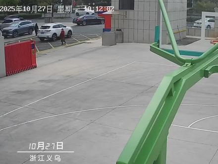 消防员智取“吸指”手柄。#浙里是浙江消防 #卡手 #智取