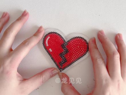 情人节💌也可以跟🐢🐢一起呀 #我在抖音玩拼豆 #情人节限定拼豆已上线 #拼豆人有自己的春节 #可爱 #拼豆挂件