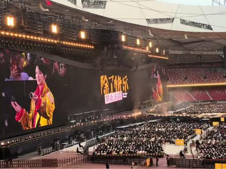 此刻来年都幸福🥹#黄子弘凡鸟巢演唱会 #黄子弘凡除了快乐禁止入内