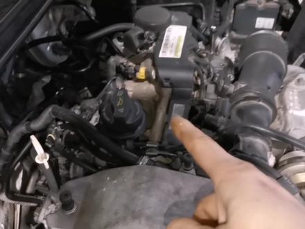 很多奔驰发动机亮故障灯,都是这个件坏掉了
