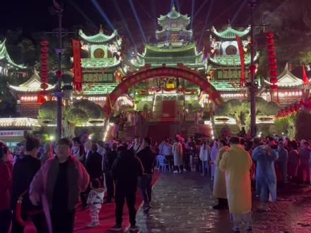 妈祖诞辰1066周年,春祭妈祖大典。 #妈祖诞辰 #刘涛 #刘涛扶起摔倒摄影师 #2026年妈祖大典刘涛 ##我在妈祖诞辰盛典见到刘涛了
刘涛2026年妈祖现场服装,刘涛妈祖,刘涛为妈祖庆生,妈祖文化全球推广大使刘涛,当我拥有刘涛同款生活搭子,刘涛参加妈祖诞辰1066周年活动,刘涛妈祖变装强势回归,刘涛的权威感从不止神女赛道。