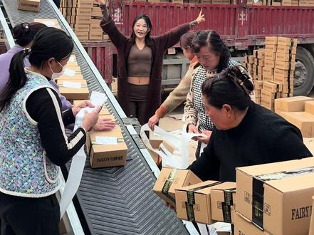 今年好好干 批发点polo衫跟碎花裙 卖给你们这群恋爱脑