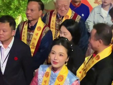 来人啊!快去拿传绶带。连董事会林金赞也不
敢跟妈祖"开玩笑"#刘涛#妈祖诞辰1066周年#妈祖 #妈祖文化 #妈祖刘涛