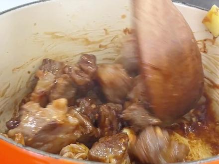 每次做这个沙茶牛腩,都要做上一大锅,用来拌饭拌面都很好吃,我儿子都可以吃一大碗!#牛腩煲 #下饭菜