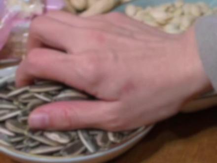 嗑瓜子还能抗炎抗衰? #瓜子 #健康