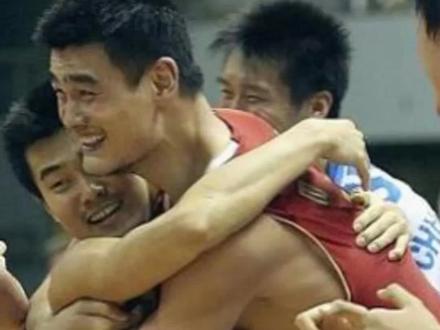 确实吹一辈子的进球,那时的男篮真硬气……#姚明 #王仕鹏 #朱芳雨 #中国男篮