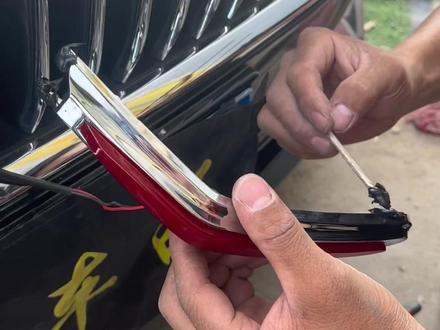 19款红旗H5改20款红旗H5发光车标,19款没有中网车标只能胶粘,但是效果一点也不差!#发光车标 #led动态车标 #红旗发光车标 #红旗H5