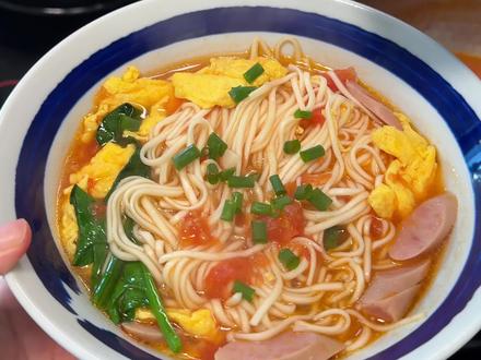 早起几分钟给小朋友做一碗热乎乎番茄鸡蛋面,简单营养又美味#早餐吃什么