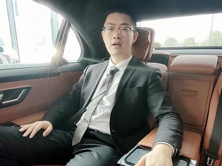 奔驰S级后排你找不到的水杯托架#奔驰#用车小知识 #每天一个用车知识