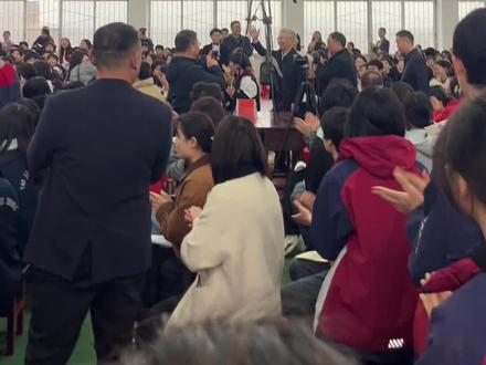 对知识的敬畏,深刻在中国人的骨髓里。#熊盛青 #院士 #返乡