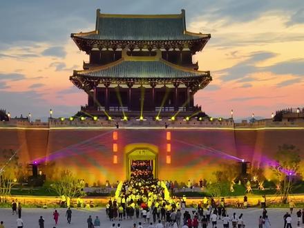 今天带大家沉浸式体验即日起与游客共创的溱洧水城,景区如何发展建设,我们大家有话语权。#旅行推荐官 #飞起来的视角 #溱洧水城 #溱洧水城与游客共创 #溱洧水城保姆级攻略