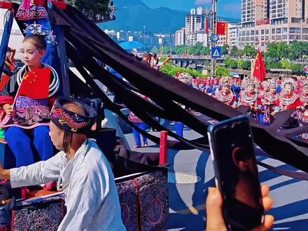 荒野求生, 苗王回家 欢迎仪式#荒野求生#荒野求苗王