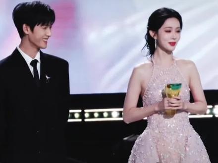 请颁一个连续三年最佳cp给昀牵孟绕!#昀牵孟绕 #李昀锐孟子义