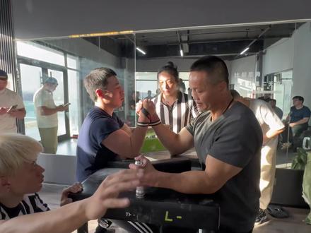 时长警告⚠️ 掰手腕85kg决赛🇨🇳