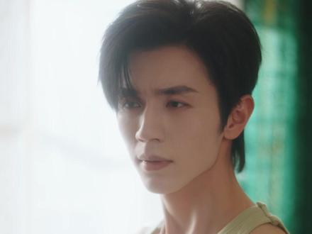 只过了一夜,老公变得秀色可餐了起来。#团宠大小姐的老公是富贵命 #赵冠宇 #彭瑶 #海鱼星空 #新剧上线