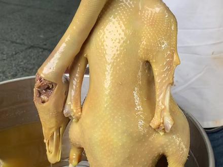 #扬州盐水鹅 皮薄肉厚,咸香可口,世世代代手艺人的传承!#美食推荐官 #手艺人 #卤味熟食