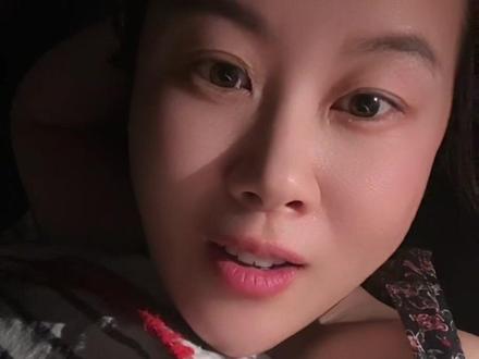 又涨了?涨得我都开始怀疑人生了,这是要一路冲到1500的节奏吗?哈哈哈哈,看这架势是拦都拦不住啊~#金价疯涨模式 #冲刺1500 #黄金又涨了 #这波我服了#黄金