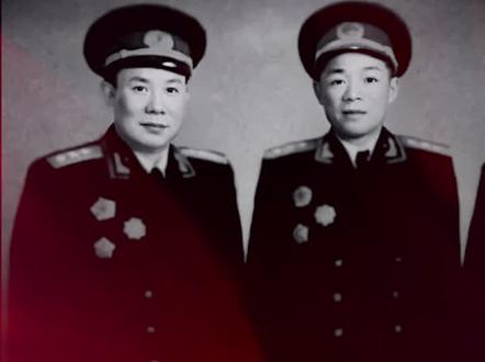 红25军两位开国上将,一位其貌不扬,一位潇洒将军