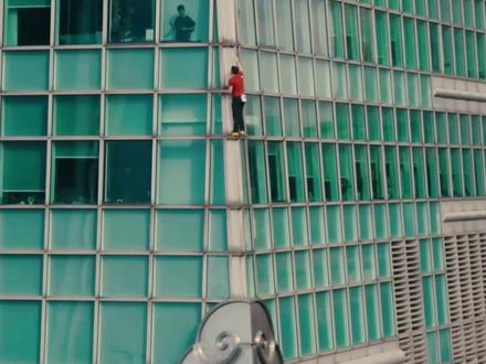 #亚历克斯 徒手挑战攀爬#台北101 震惊世界,勇敢的挑战者背后是更勇敢伟大的爱人#徒手攀岩#极限运动