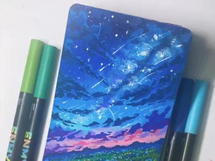 星空花海|丙烯马克笔手绘 🖊️:恩米 📒:轻听蝴蝶本 👋:😊画画的白白
晚霞坠入山野,流星划过夜空,遍地花开,万事温柔。亲手画下这片梦境,藏住日常所有欢喜。
#跟着抖音学画画 #春天的色彩#零基础学画画 #丙烯马克笔 #星空
