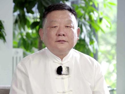 倒酒看似小动作,实则大有学问。看到最后,学习一下“倒酒需要注意的礼仪细节”有哪些~@抖音小助手 #倒酒礼仪 #倒酒姿势 #倒酒顺序