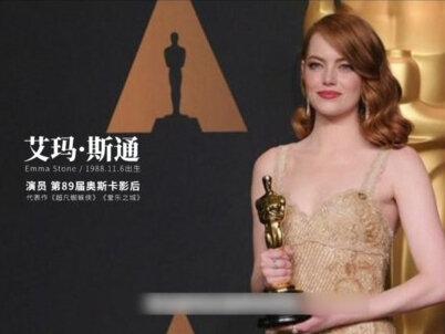 对于我们普通的观众来说,真正认识瑞恩·高斯林的就是很有名的《恋恋笔记本》,这部电影是一个很浪漫的爱情故事,他和他的前女友Rachel在里面扮演一对恋人,历尽了各种磨难,最终有情人终成眷属。影片当中有很多经典的画面,两个人在雨中拥吻成就了当年MTV奖的最佳吻戏奖。#瑞恩高斯林 #文化新说 #鲁豫带你看电影