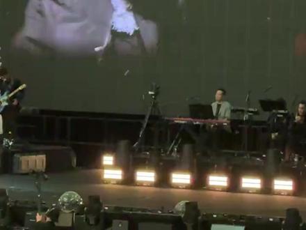 演唱会取消的 “温度差”,遗憾里藏着真心 演唱会取消,有人寒心有人暖心!#演唱会 #周深 #薛之谦 #周深香港演唱会 #薛之谦演唱会