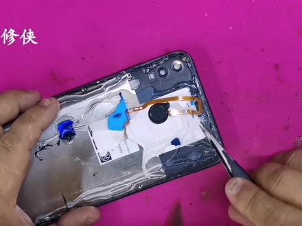 收废旧手机版空城计,她被生活上了一课