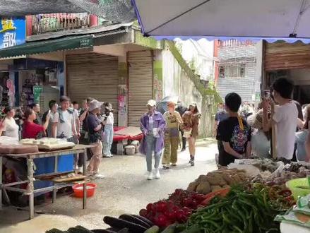 #实景拍摄 大幂幂来芙蓉镇拍戏了