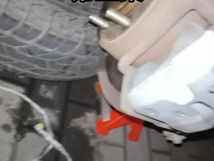 汽车机械手刹改装电子手刹,刹车油排空气#汽车改装#汽车刹车改装#电子手刹改装 #汽车刹车排空气