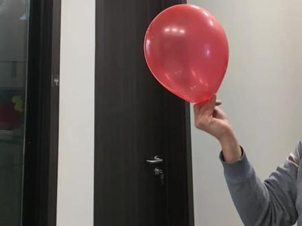 静电章鱼现象,摩擦起电,同种电荷相互排斥。#静电章鱼#静电章鱼制作方法 #生活中的物理#科学小实验#物理实验 #静电现象 #同种电荷相互排斥