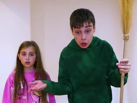 兄妹俩打蜘蛛变软糖,这也太神奇了#搞笑配音#搞笑视频#搞笑