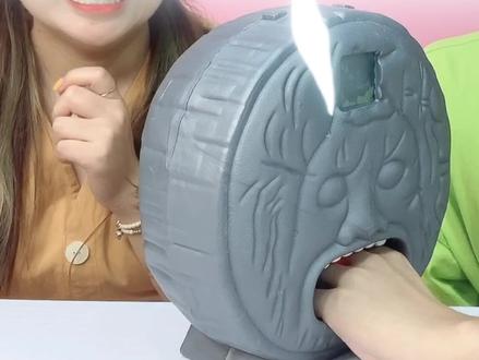 挑战人脸石像测谎仪PK!说谎的人惨被“电击”,你敢说真心话吗?