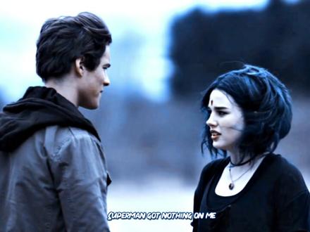 夜翼x渡鸦 双向救赎我真的好爱
泰坦真是一部除了剧情哪里都好的剧
#dc #泰坦 #夜翼 #渡鸦