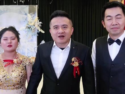 婚礼酒席给来宾敬酒,我喝一杯就醉了,幸亏有伴郎伴娘给我挡酒!