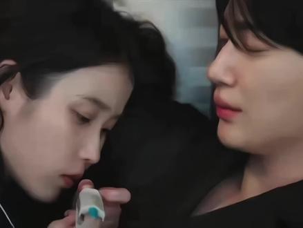 啊啊啊啊啊又亲了#边佑锡#IU#21世纪大君夫人