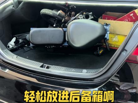 绿源代驾折叠车,车身小巧轻便,可折叠放后备箱#折叠电动车 #新国标电动车 #高性能折叠车 #折叠车 #电动自行车