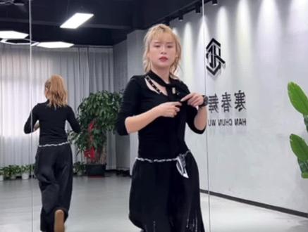 #优秀舞蹈“我的女孩”0.7 0.8 0.9 1.0速 带跳 背面分解 保姆教程#一学就会系列#致敬各位编舞老师#致敬寒春老师直播间倾情教学@寒春 @曳影-富丽(服饰搭配) @心水舞蹈 @燕舞团海燕 @妮可(有妮即可) @抖音小助手 @抖音创作小助手 @DOU+小助手