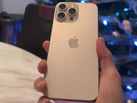 港版iphone16使用苹果ai接入gpt测试 刚升级了ios 18.2,拿上来测试一下接入chatgpt的apple intelligence到底能不能在港版iphone16上使用,今天先测试ai拍照和siri的功能。
#iphone16 #appleintelligence #苹果ai #chatgpt #openai