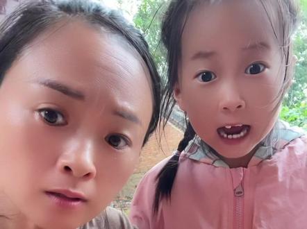 今天下雨还刮风~🤔拉丝玉米糖做的很开心很喜欢很好吃……😋👍🌽🍬#抖音美食推荐官 #抖音美食创作者 #每日美食分享 #薄饼机#玉米软糖